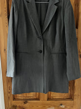 Load image into Gallery viewer, Dorothy Perkins Grey blazer (size 12/14)