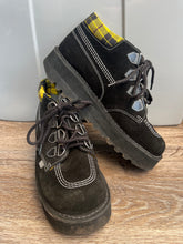 Load image into Gallery viewer, Black kickers (size 8)