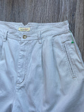 Load image into Gallery viewer, Cream chino shorts (W31”)