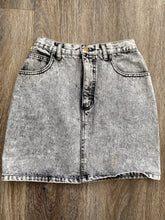 Load image into Gallery viewer, Acid wash GUESS skirt (W24)