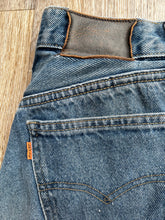 Load image into Gallery viewer, Levi’s 881 jeans (size 8)