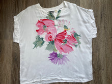 Load image into Gallery viewer, Floral tshirt