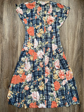 Load image into Gallery viewer, Gingham floral dress (size 10/12)