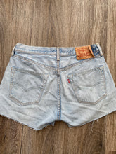 Load image into Gallery viewer, Levi’s 501 (W30)