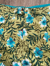 Load image into Gallery viewer, Floral shorts (size 12)