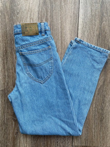 Petite High waisted mom jeans (W23)