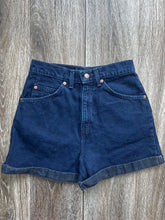 Load image into Gallery viewer, Orange tab levis shorts (size 8)