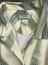 Load image into Gallery viewer, Tommy Bahama 100% silk crop