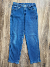 Load image into Gallery viewer, Lee mom jeans (size 10)