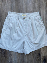 Load image into Gallery viewer, Cream chino shorts (W31”)