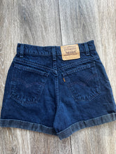 Load image into Gallery viewer, Orange tab levis shorts (size 8)