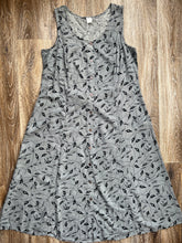 Load image into Gallery viewer, Grey floral button down (size 16)