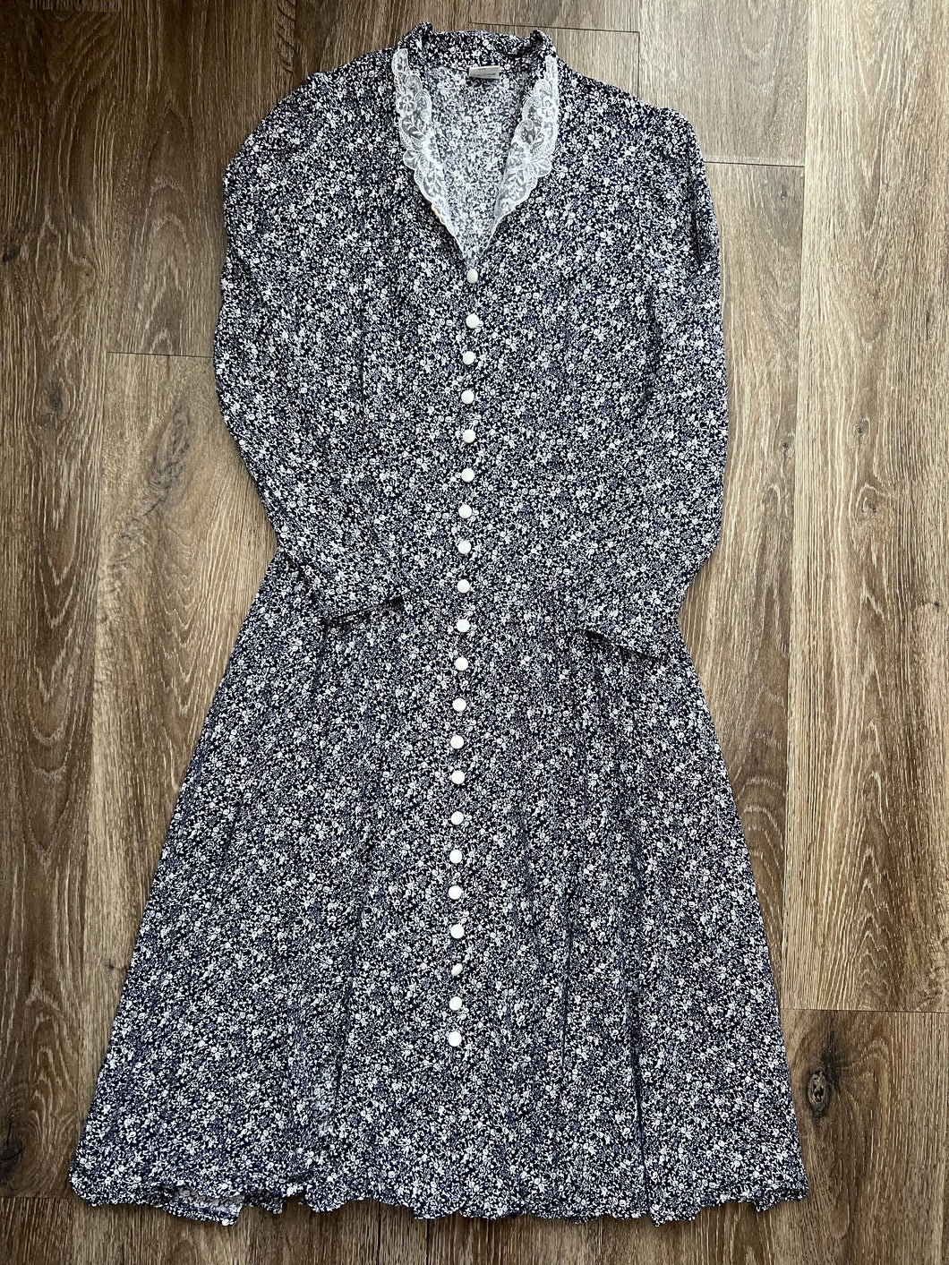 Vintage lace collar dress (size 12 approx)