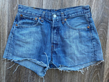 Load image into Gallery viewer, Levi’s cut off shorts