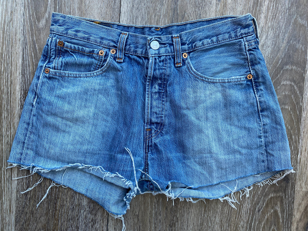 Levi’s cut off shorts