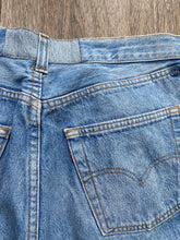 Load image into Gallery viewer, Levi’s jeans (W35 L31)