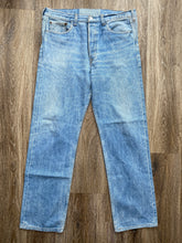 Load image into Gallery viewer, Levi’s jeans (W35 L31)