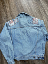 Load image into Gallery viewer, Patch denim jacket