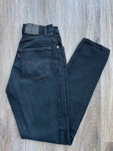 Load image into Gallery viewer, Black Levi’s jeans (W25 L31)