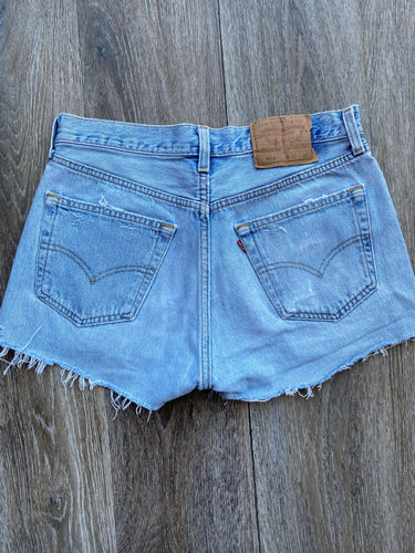 Light Levi’s shorts (W30)