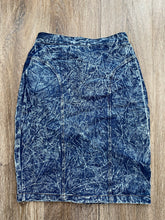 Load image into Gallery viewer, Denim skirt (size 8)