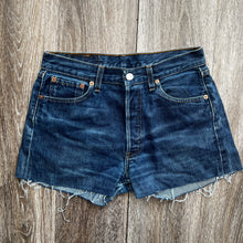 Load image into Gallery viewer, Levi’s shorts (W28)