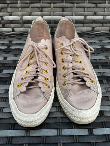 Scalloped edge converse (U.K. 5)