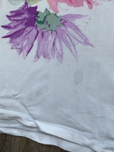 Load image into Gallery viewer, Floral tshirt