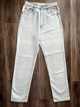 Load image into Gallery viewer, Light mom jeans (U.K. size 8)