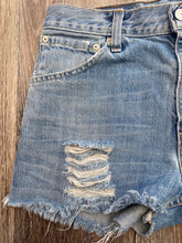 Load image into Gallery viewer, Distressed Levi’s shorts (W31)