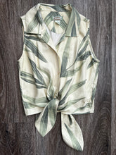 Load image into Gallery viewer, Tommy Bahama 100% silk crop