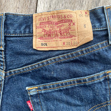 Load image into Gallery viewer, Levi’s shorts (W28)