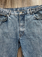 Load image into Gallery viewer, Straight leg jeans (size 14)